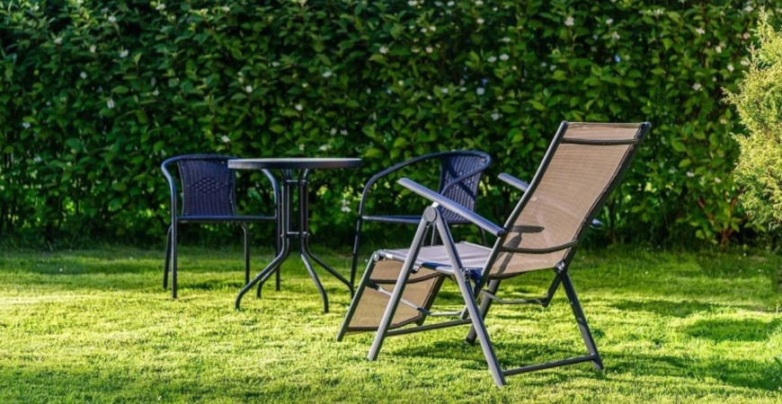 Ako sa počas letných mesiacov starať o trávnik?