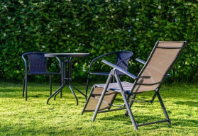 Ako sa počas letných mesiacov starať o trávnik?